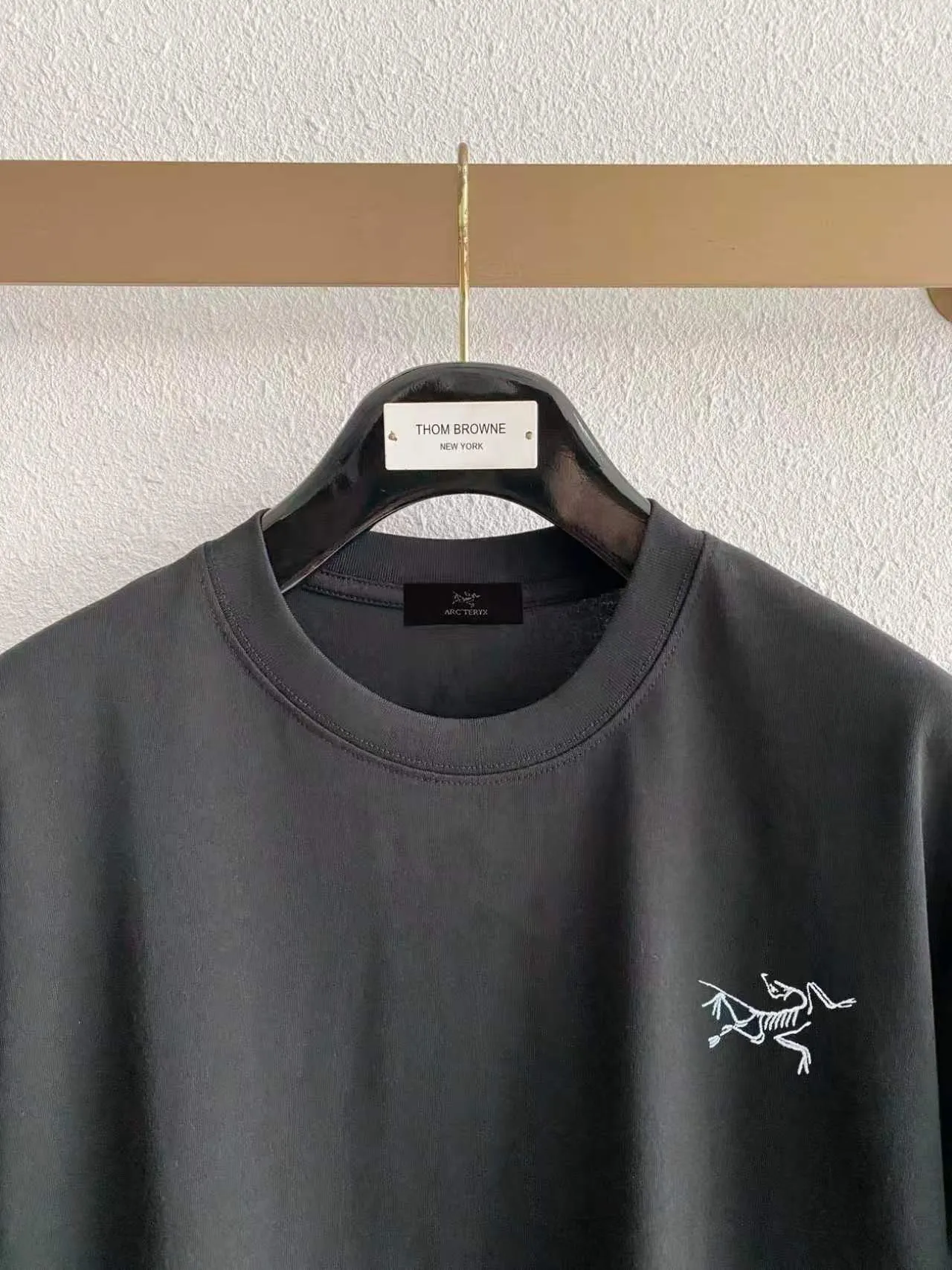 Arc’ter/ logo New Arrival ， ， ， ， T Same Style。 :Black White Blue Gray Size:S（90-130 ） M（125-140 ） L（135-160 ） XL（160-180 ） XXL（180 ）